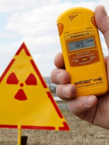 <p><span lang="bg-BG">Туристите в Чернобил не трябва да забравят да поглеждат и Гайгеровия брояч. </span><i><span lang="bg-BG">Снимка: Ройтерс</span></i></p>