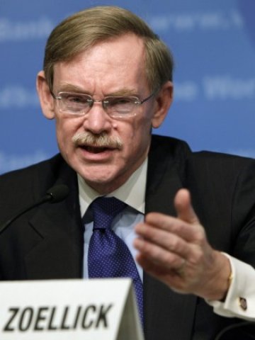 <p>
	Робърт Зелик не е оптимист за развитието на глобалната икономика след ерата на количествените улеcнения. <em>Снимка: Ройтерс</em></p>
