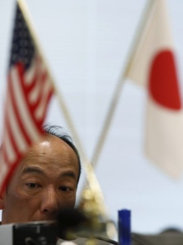 <p>
	ЯЦБ остави монетарната си политика без промяна, което повлия на фондовите пазари. <em>Снимка: Ройтерс</em></p>
