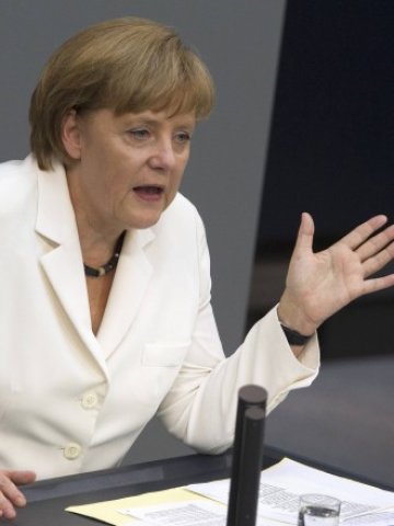 <p>
	Меркел по време на речта си пред депутатите. <em>Снимка: Ройтерс</em></p>
