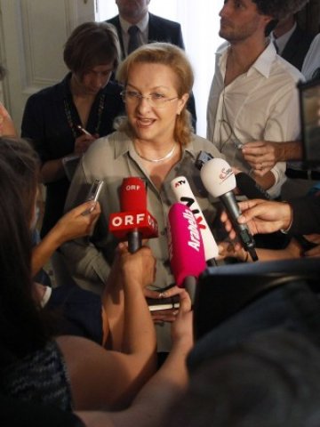 <p>
	Австрийският финансов министър Мария Фектер. <em>Снимка: Ройтерс</em></p>
