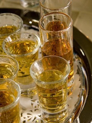 <p>Аперитивът трябва да ви сгрее и отпусне, без да ви замае.<i> Снимка: Flickr Лиценз: </i><a target="_blank" href="http://creativecommons.org/licenses/by/2.0/"><i>Creative Commons </i></a></p>