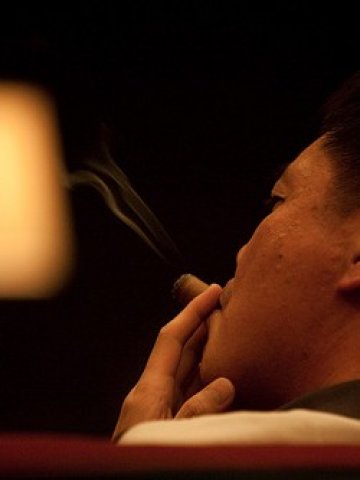 <p>Удобство за клиентите и по-малко проблеми със съседите са причините баровете да правят стаи за пушачи. <i>Снимка: Flickr Лиценз: </i><a href="http://creativecommons.org/licenses/by/2.0/" target="_blank"><i>Creative Commons </i></a></p>