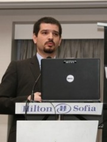 <p><font face="Arial, sans-serif"><span lang="bg-BG">Атанас Гаров. Снимка: Investor.bg</span></font></p>