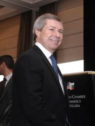 <p>
	Джеймс Уорлик,<em> посланик на САЩ в България </em>&nbsp; &nbsp; &nbsp; &nbsp;Снимка: БТА</p>

