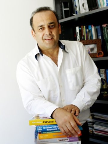 <p>
	Д-р Димитриос Николаидис. <em>Снимка: личен архив</em></p>
