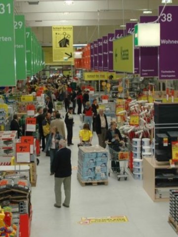 <p>
	Възможно е да се стигне до затваряне на магазини на BauMax в чужбина. <em>Снимка: компанията</em></p>
