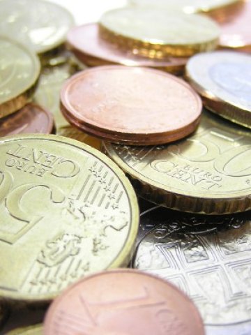 <p>
	Все повече анализатори са на мнение, че еврото ще оцелее. <em>Снимка: Ройтерс</em></p>
