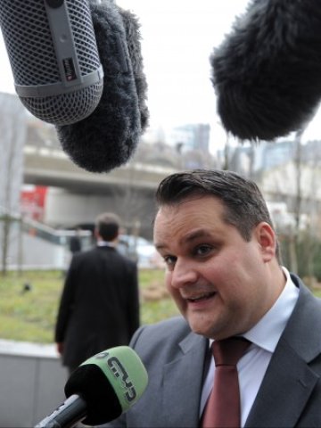 <p>
	&bdquo;С този пакет от мерки на стойност над 12 милиарда евро ще сведем дефицита до 2,7 процента". <em>Снимка: Ройтерс</em></p>
