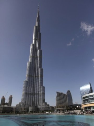 <p>
	Burj Khalifa е най-високата сграда в света в момента, но първенството й ще бъде отнето през 2018 г. <em>Снимка: Ройтерс</em></p>
