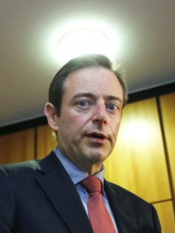 <p>
	Барт Де Вевер, новият кмет на Антверпен и водач на фламандските сепаратисти. <em>Снимка: Ройтерс</em></p>
