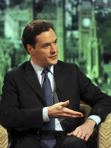 <p>
	Джордж Озбърн е сред основните крепители на британския топ кредитен рейтинг. <em>Снимка: Архив Ройтерс</em></p>
