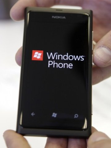 <p>
	Финландците ще се придържат към стратегията си да работят със софтуера на Microsoft.<em> Снимка: Ройтерс</em></p>
