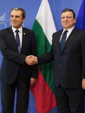 <p>
	Пламен Орешарски (вляво) и Жозе Мануел Барозу обсъдиха енергийни теми в Брюксел. Снимка: <em>ЕК</em></p>
