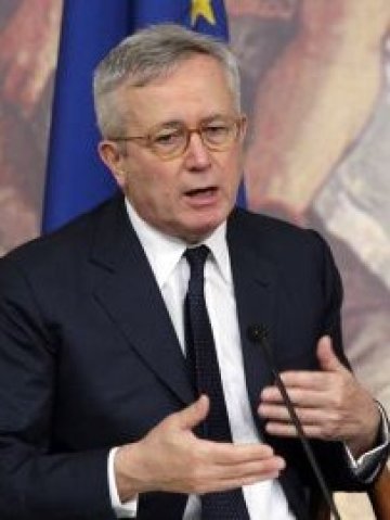 <p>
	Финансовият министър на Италия Джулио Тремонти. Снимка: Ройтерс</p>
