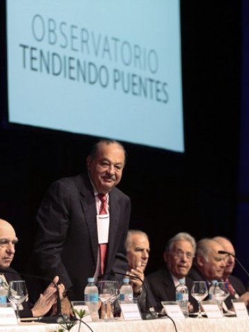 <p>
	Слим по време на конференцията в Парагвай. <em>Снимка: Ройтерс</em></p>
