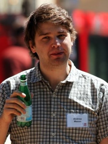 <p>
	Създателят и главен изпълнителен директор на Groupon Андрю Мейсън. <em>Снимка: Ройтерс</em></p>
