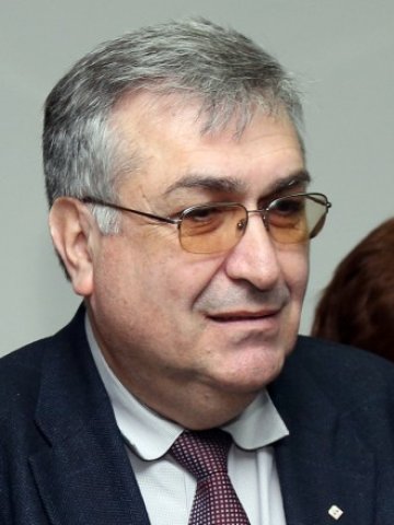 <p>
	Новият премиер - проф. Георги Близнашки. <em>Снимка: БТА</em></p>
