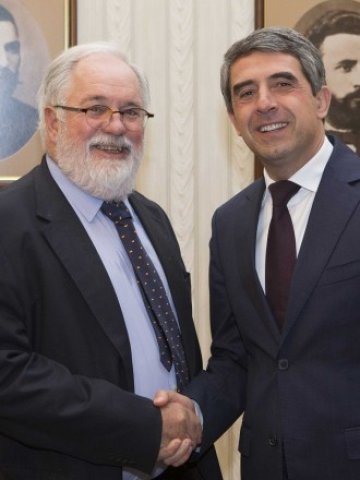 <p>
	Росен Плевнелиев (вдясно) и Мигел Ариас Канете. Снимка: <em>Президентство на РБългария</em></p>
