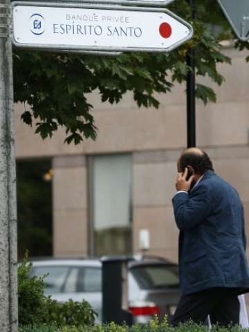 <p>
	<span style="color: rgb(51, 51, 51); font-family: Arial, non-serif; font-size: 14.399999618530273px; line-height: 20px;">Спрямо миналия месец акциите на BES и ESFG са загубили половината от стойността си. <em>Снимка: Ройтерс</em></span></p>
