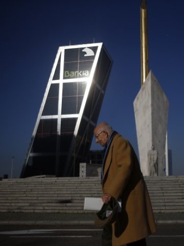<p>
	Сградата на Bankia в Мадрид. <em>Снимка: Ройтерс</em></p>
