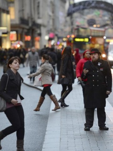 <p>
	Oxford street в централен Лондон. <em>Снимка: Ройтерс</em></p>
