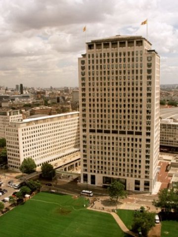 <p>
	Shell Center в Лондон. <em>Снимка: Wikipedia</em></p>
