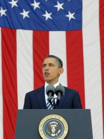 <p lang="bg-BG" style="margin-bottom: 0cm; font-weight: normal">
	Барак Обама изнася реч.<em> Снимка: Ройтерс</em></p>
