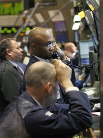 <p>Трейдъри на фондовата борса в Ню Йорк. <i>Снимка: Ройтерс</i></p>