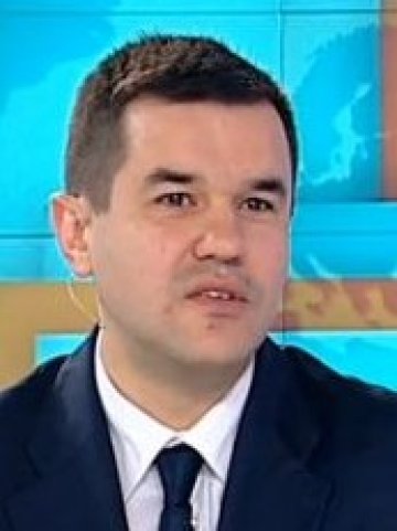 <p>
	Никола Стоянов: 2013 г. и особено втората половина на годината ще са по-добри &nbsp;за малките и средни компании. <em>Снимка: Bulgaria ON AIR</em></p>
