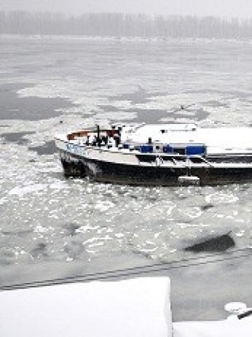 <p>
	Ледоходът по Дунав Снимка: БТА</p>
