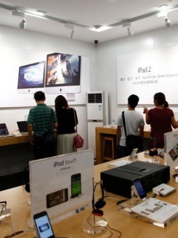 <p>
	Един от фалшивите магазини в&nbsp;Кунмин, в южната провинция Юнан. <em>Снимка: Ройтерс</em></p>
