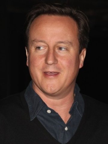 Лидерът на торите - Дейвид Камерън, също е бил хващан с чаша шампанско, въпреки обещанията да не се сервира шампанско на събранията и срещите на политиците. Снимка: Getty Images