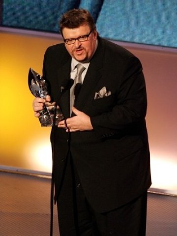 Поредната награда за Майкъл Мур е благодарение на лентата "Фаренхайт 9/11". Снимка: Getty Images