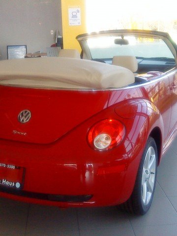 <p>Независимо, че в миналото моделите VW Beetle са били голяма рядкост, днес новите модели се срещат често по улиците. <i>Снимка: Alfacevedoa, Лиценз: </i><a target="_blank" href="http://creativecommons.org/licenses/by/2.0/"><i>Creative Commons </i></a>&a