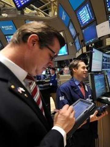 <p>Брокери на Нюйоркската фондова борса. Снимка: БТА</p>