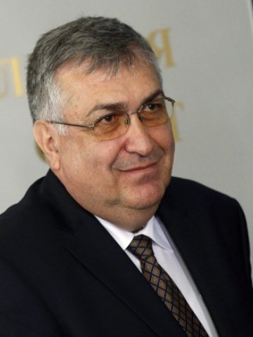 <p>
	<span style="font-size: 11.8181819915771px;">&nbsp;Близнашки очаква&nbsp;</span><span style="font-size: 12px;">благоприятна развръзка и по проблема със спрените оперативни програми. <em>Снимка: Ройтерс</em></span></p>
