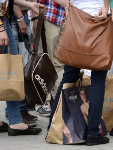 <p>
	В номинално изражение германските заплати са се увеличили с&nbsp; 2,6 на сто през 2014 г. <em>Снимка: Ройтерс</em></p>
