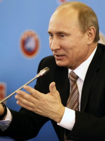 <p>
	През януари Владимир Путин се срещна с президента на ФИФА Сеп Блатер. Снимка: Ройтерс</p>
