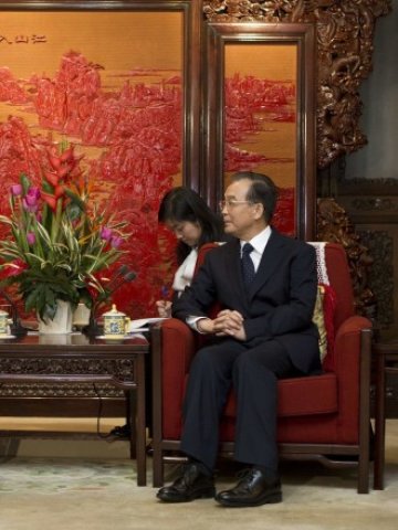 <p>
	Премиерът на Китай Уън Дзябао започна преориентация на икономическия модел.<em> Снимка: Ройтерс</em></p>
