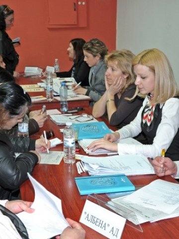 <p>
	<em>Държавата ще стимулира младите без работа да се регистрират в бюрата по труда </em>&nbsp; &nbsp;Снимка: БТА</p>
