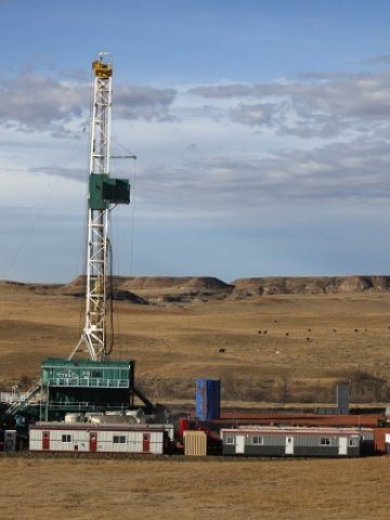 <p>
	Сонда за добив на нефт в Северна Дакота. <em>Снимка: Ройтерс</em></p>
