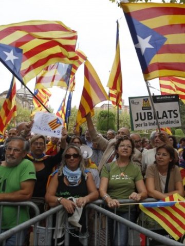 <p>
	Демонстранти в Барселона искат независимост за Каталуния, 27 септември 2012 г. <em>Снимка: Ройтерс</em></p>
