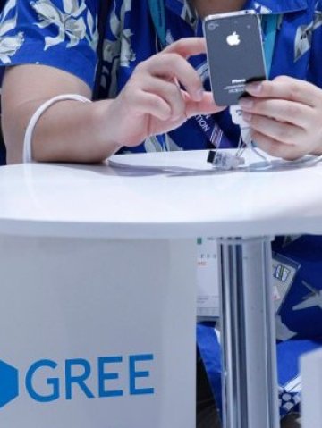 <p style="text-align: center;">
	Според последната информация новият смартфон на Apple ще бъде в магазините на 15-и октомври. <em>Снимка: Ройтерс</em></p>
