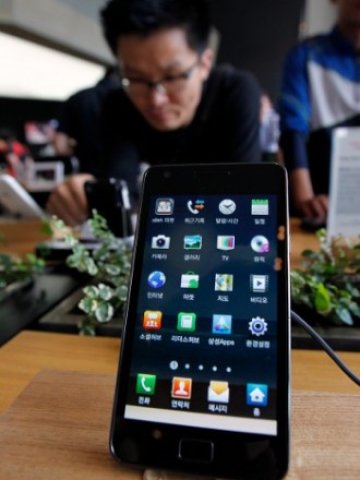 <p>
	Постепенно Samsung се отказва от Windows Phone. <em>Снимка: Ройтерс</em></p>
