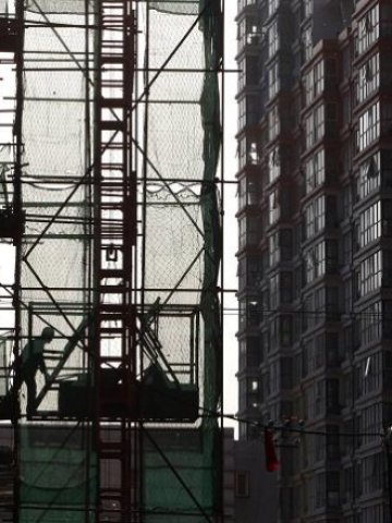 <p>
	Строителен обект в Пекин. <em>Снимка: Ройтерс</em></p>
