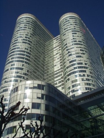 <p>
	Coeur D&eacute;fense Towers. <em>Снимка: Wikipedia</em></p>
