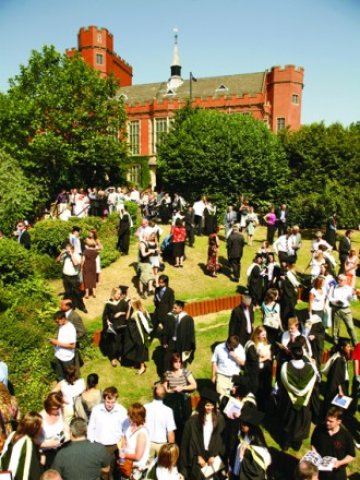 Учете в София и вземете магистърска степен от Шефилдския университет