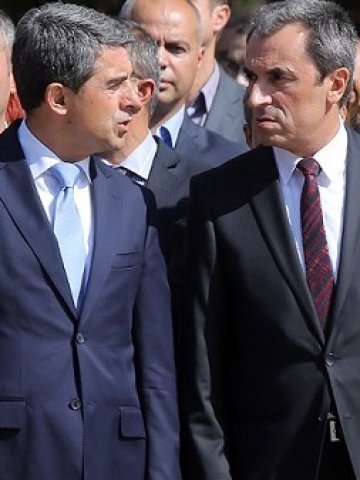 <p>
	Пламен Орешарски и Росен Плевнелиев с единна позиция за Сирия. <em>Снимка: БТА</em></p>
