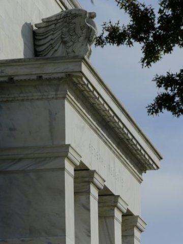 <p>
	Фед е изправен пред трудни решения. <em>Снимка: Ройтерс</em></p>
